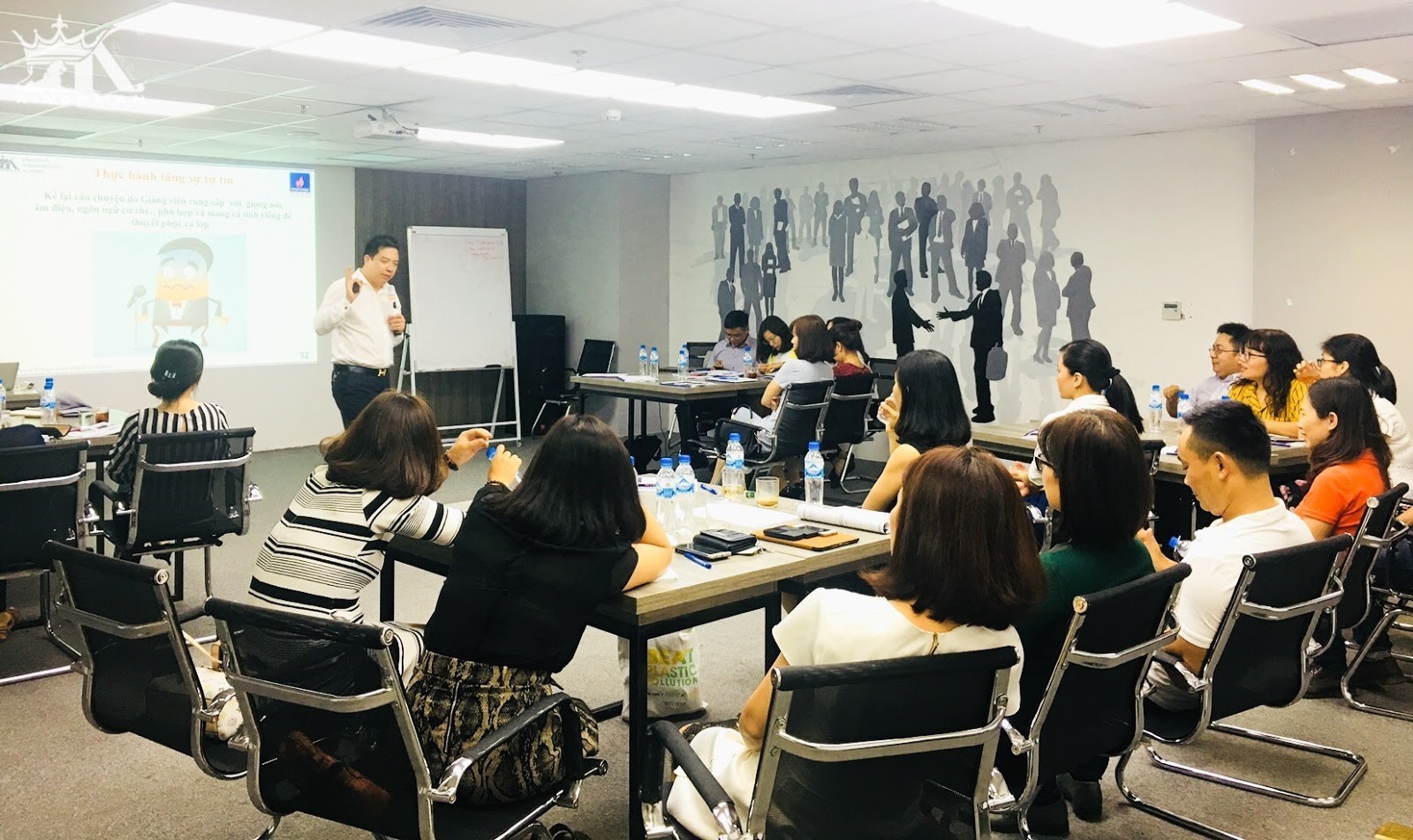 TS. Hoàng Trung Dũng tích cực thuyết giảng cho các học viên