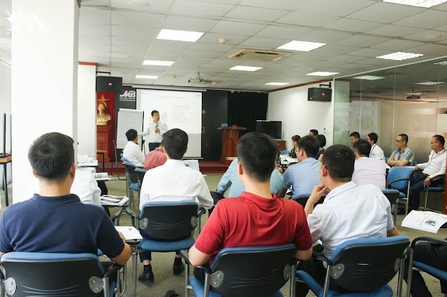 Thầy Hoàng Trung Dũng tiếp tục truyền cảm hứng cho học viên