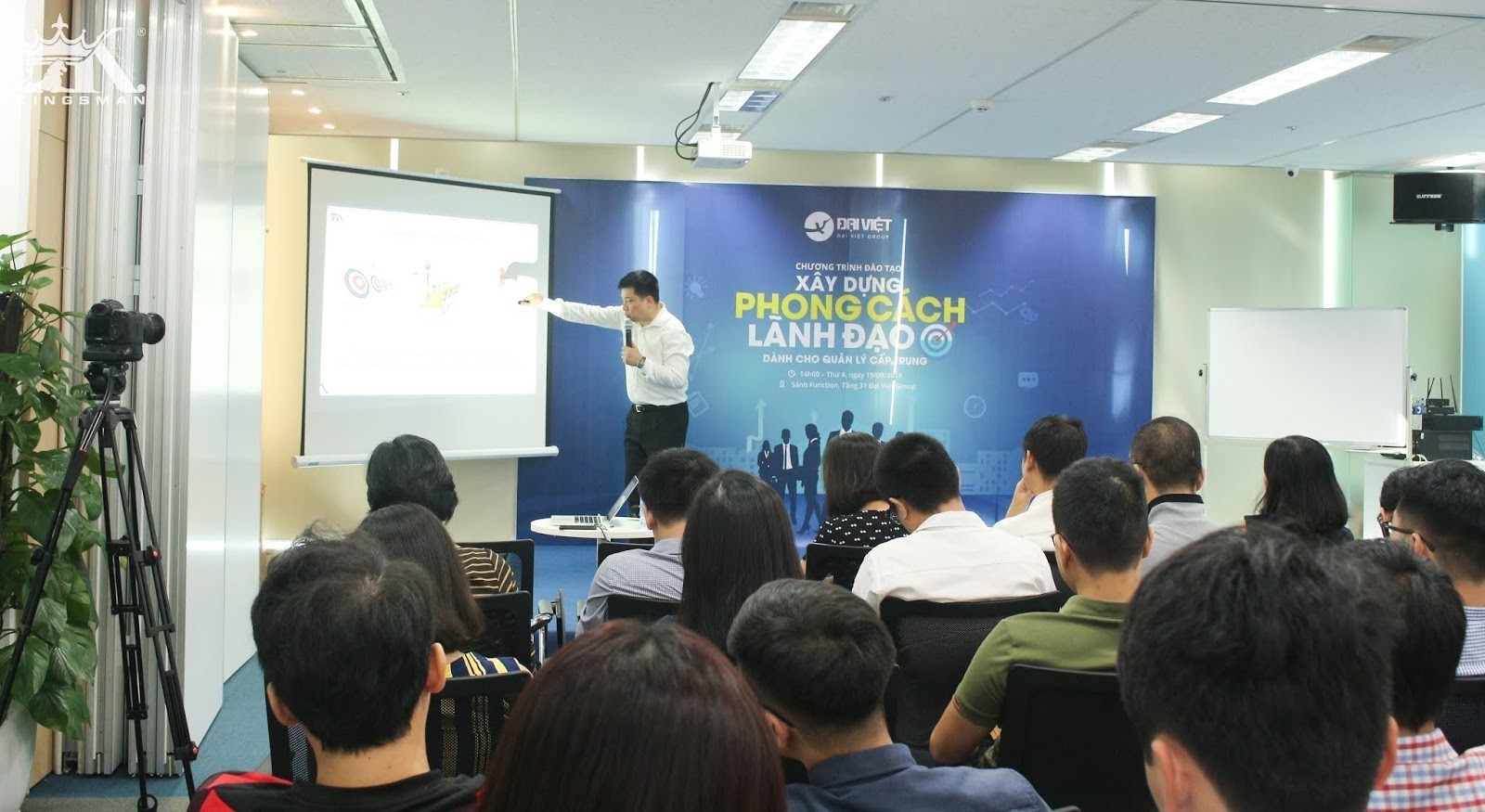 TS. Hoàng Trung Dũng tích cực thuyết giảng cho các học viên