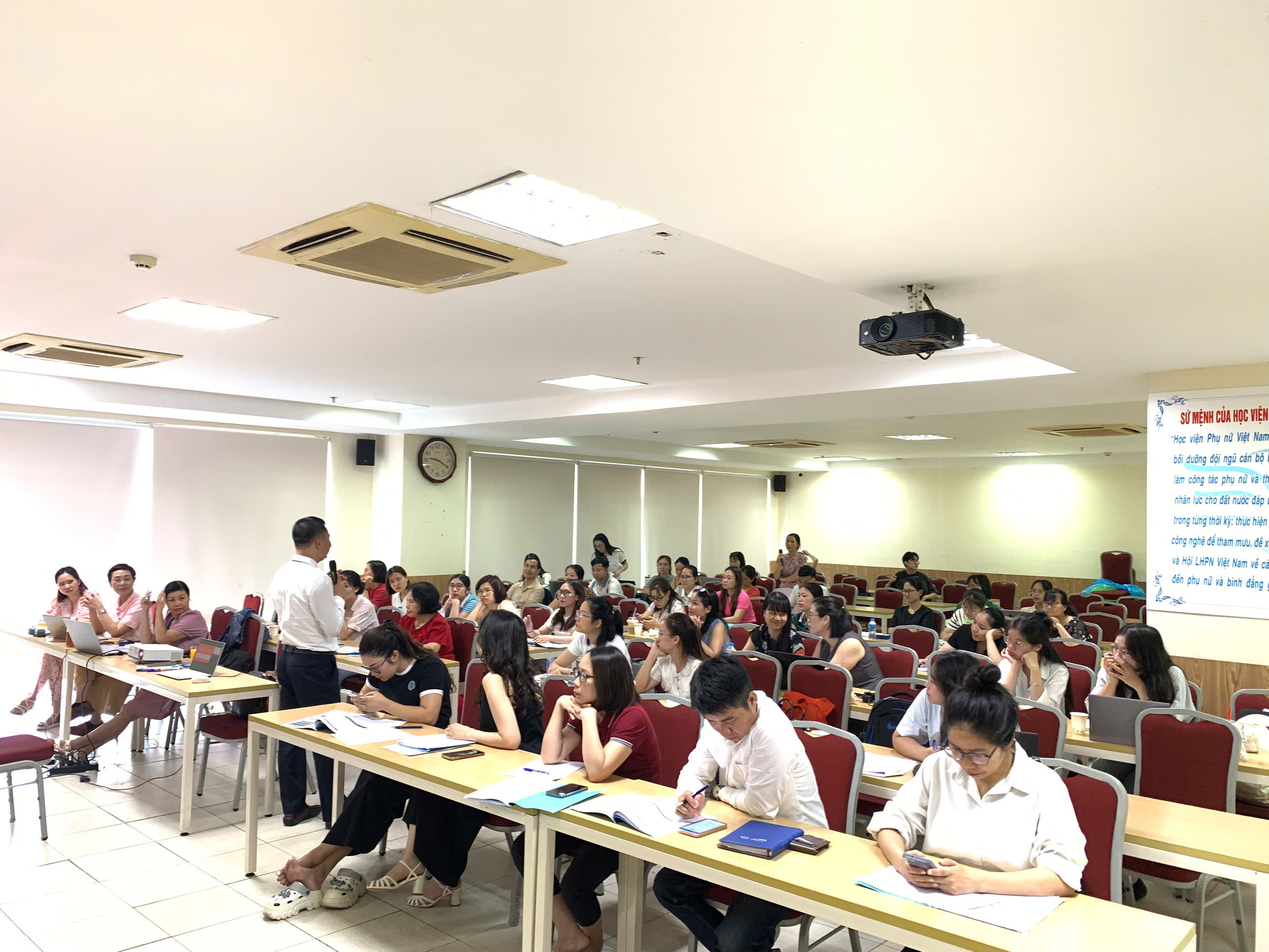 z6890180076368_008_fb9653d47b295ca47f887d45f001e1d3