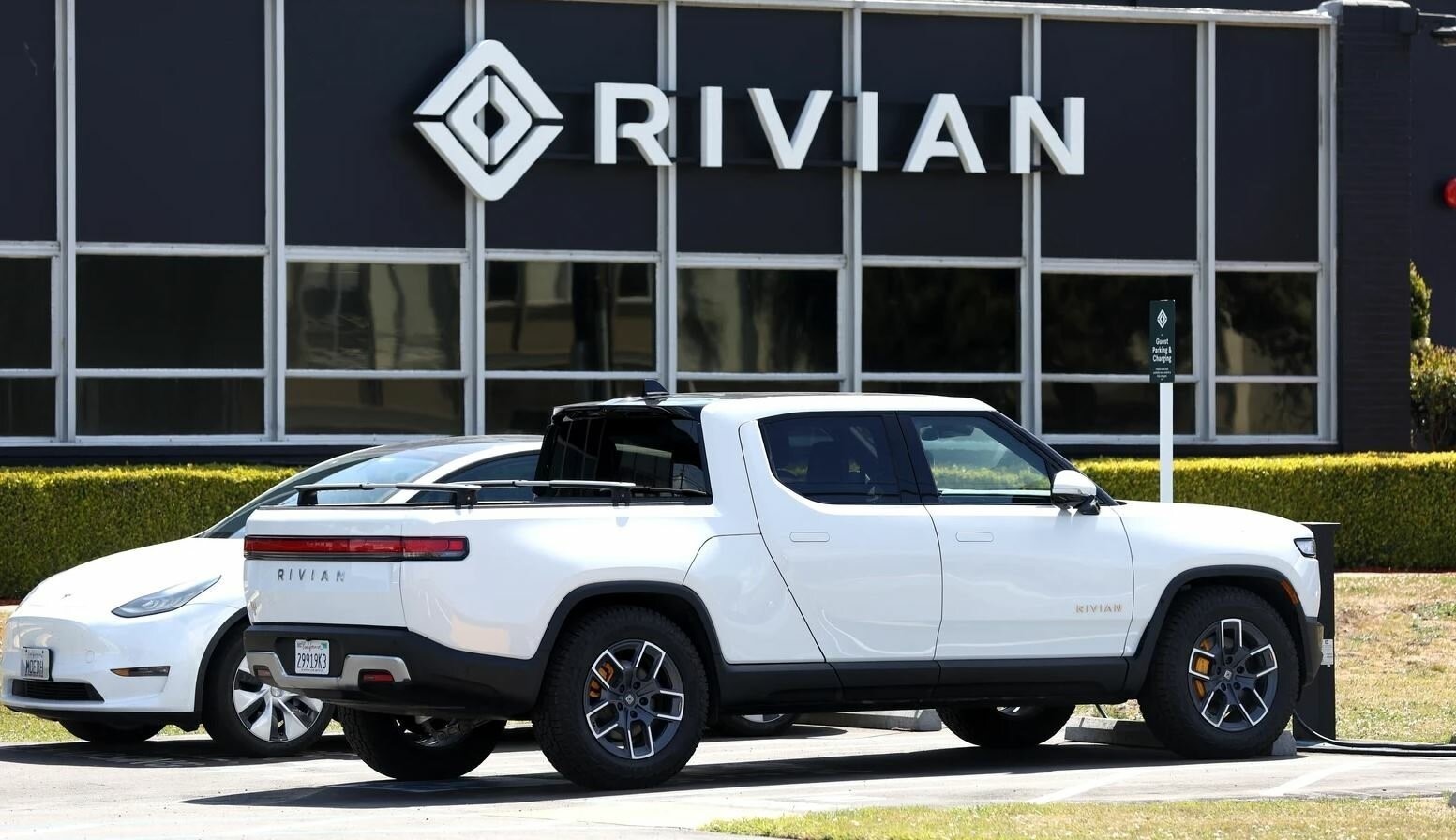 Công ty xe điện được cứu ngoạn mục từ cửa tử: Nhận khoản cam kết đầu tư tới 5 tỷ USD, cổ phiếu bật tăng 50% từ đáy